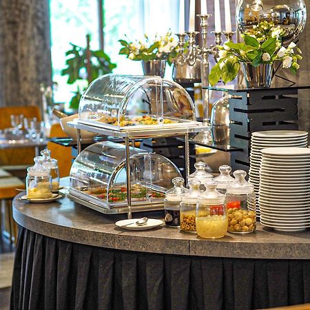 Willa Port Острода Екстер'єр фото A buffet at a hotel