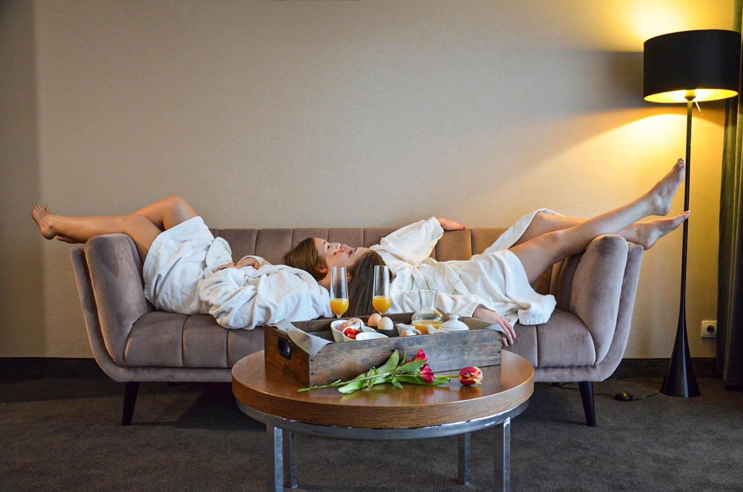 Willa Port Острода Екстер'єр фото A woman relaxing at a spa