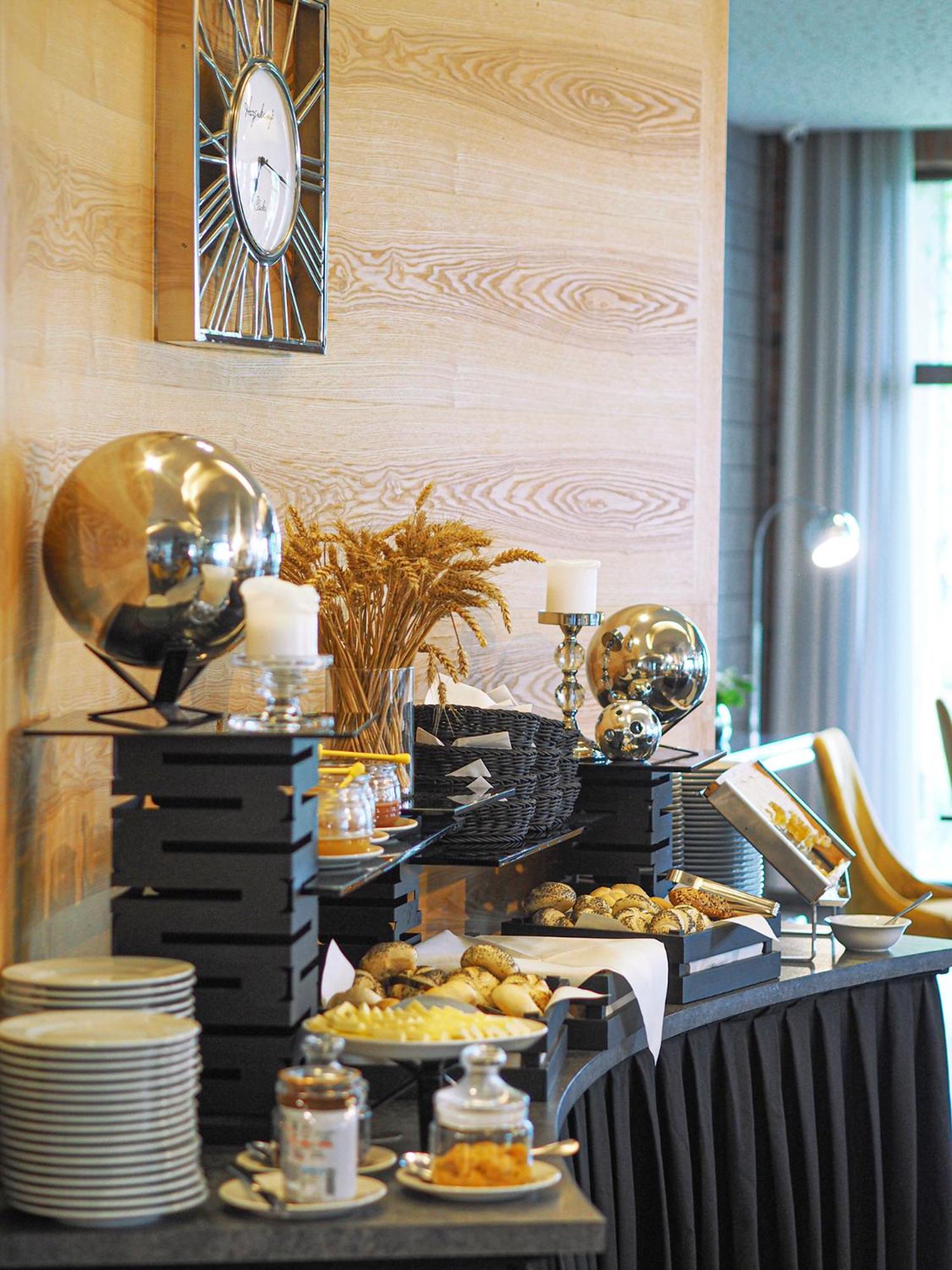 Willa Port Острода Екстер'єр фото A buffet at a hotel