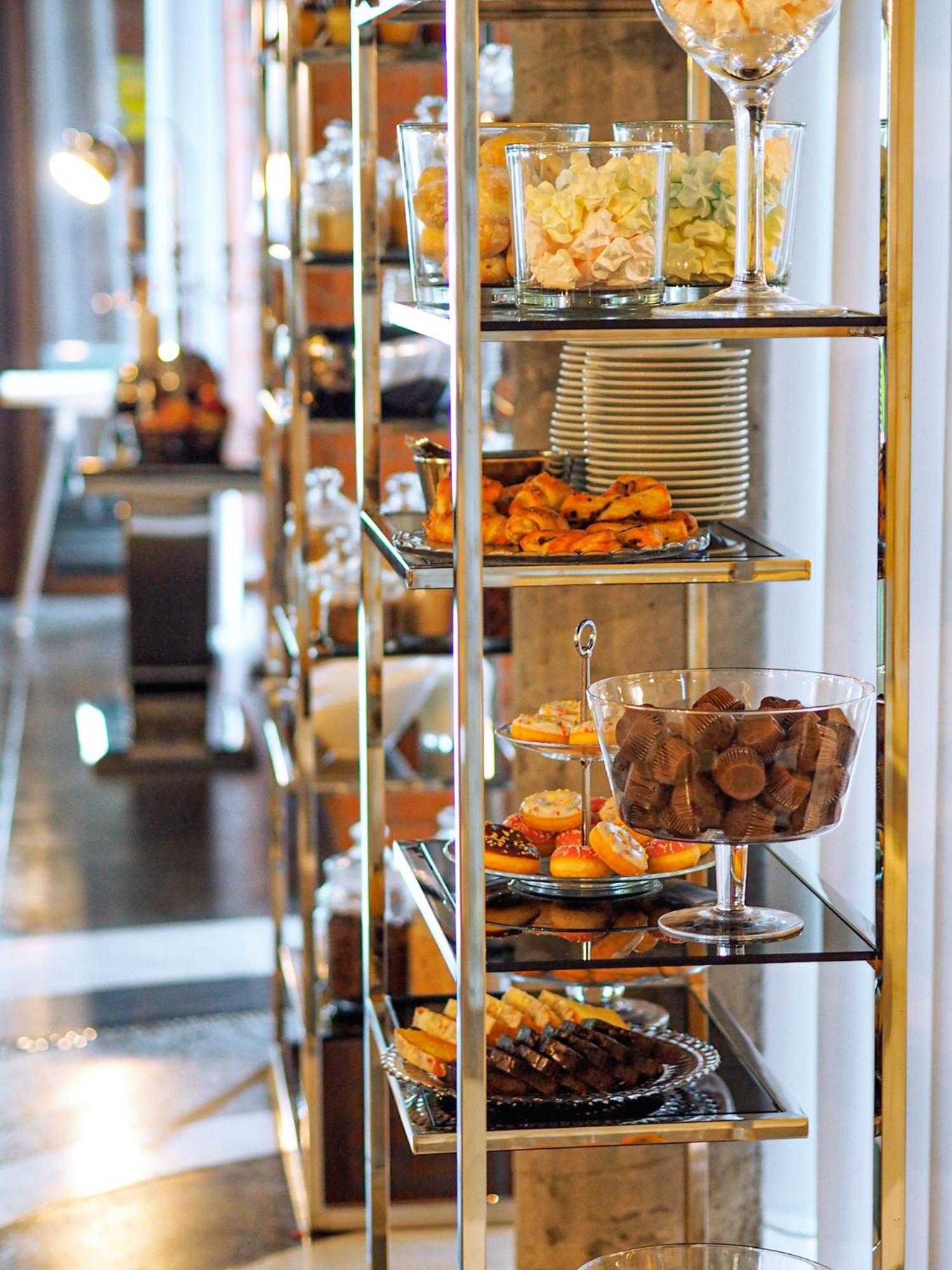 Willa Port Острода Екстер'єр фото A dessert cart