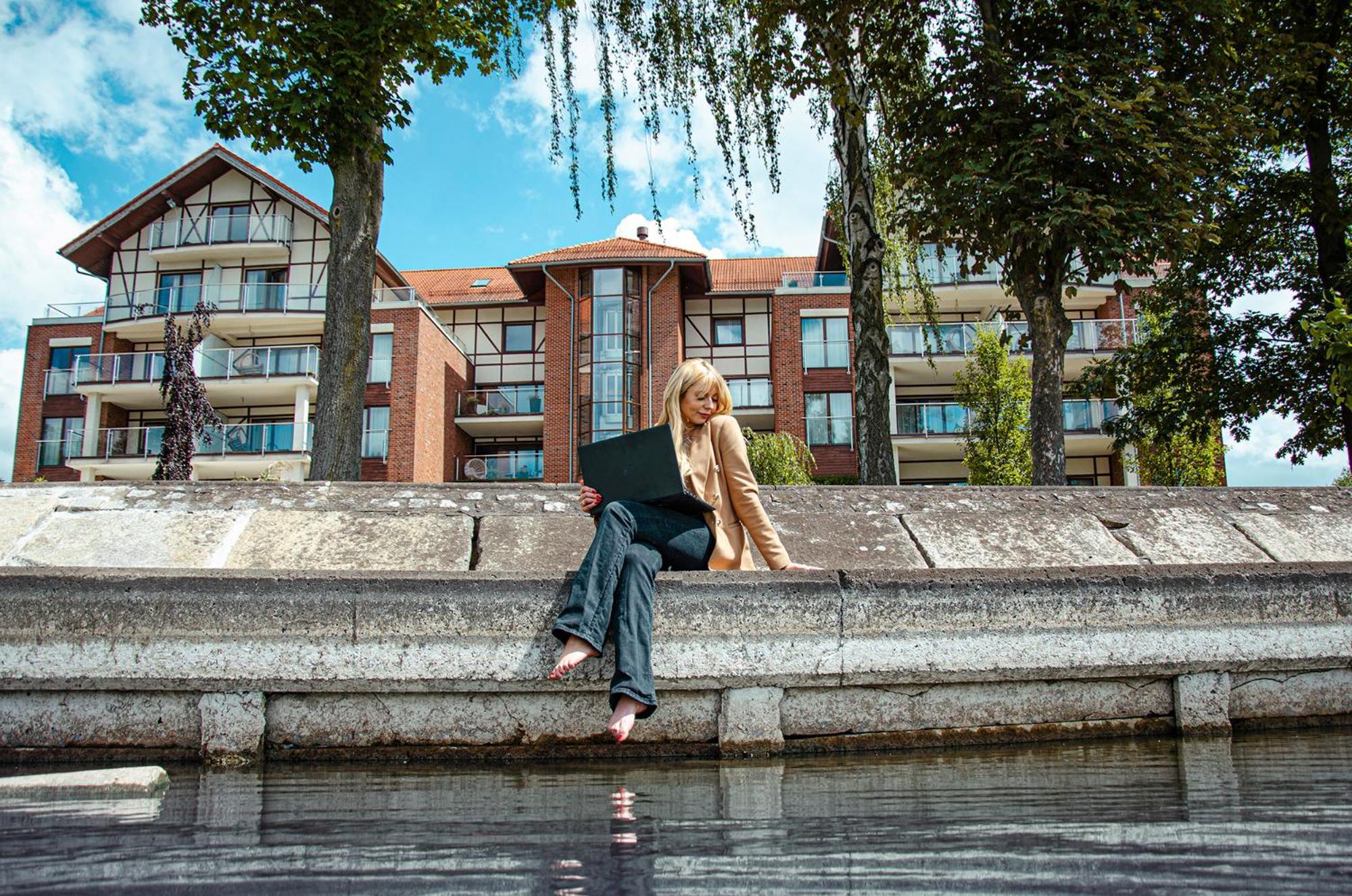 Willa Port Острода Екстер'єр фото A student studying at the University of Kent